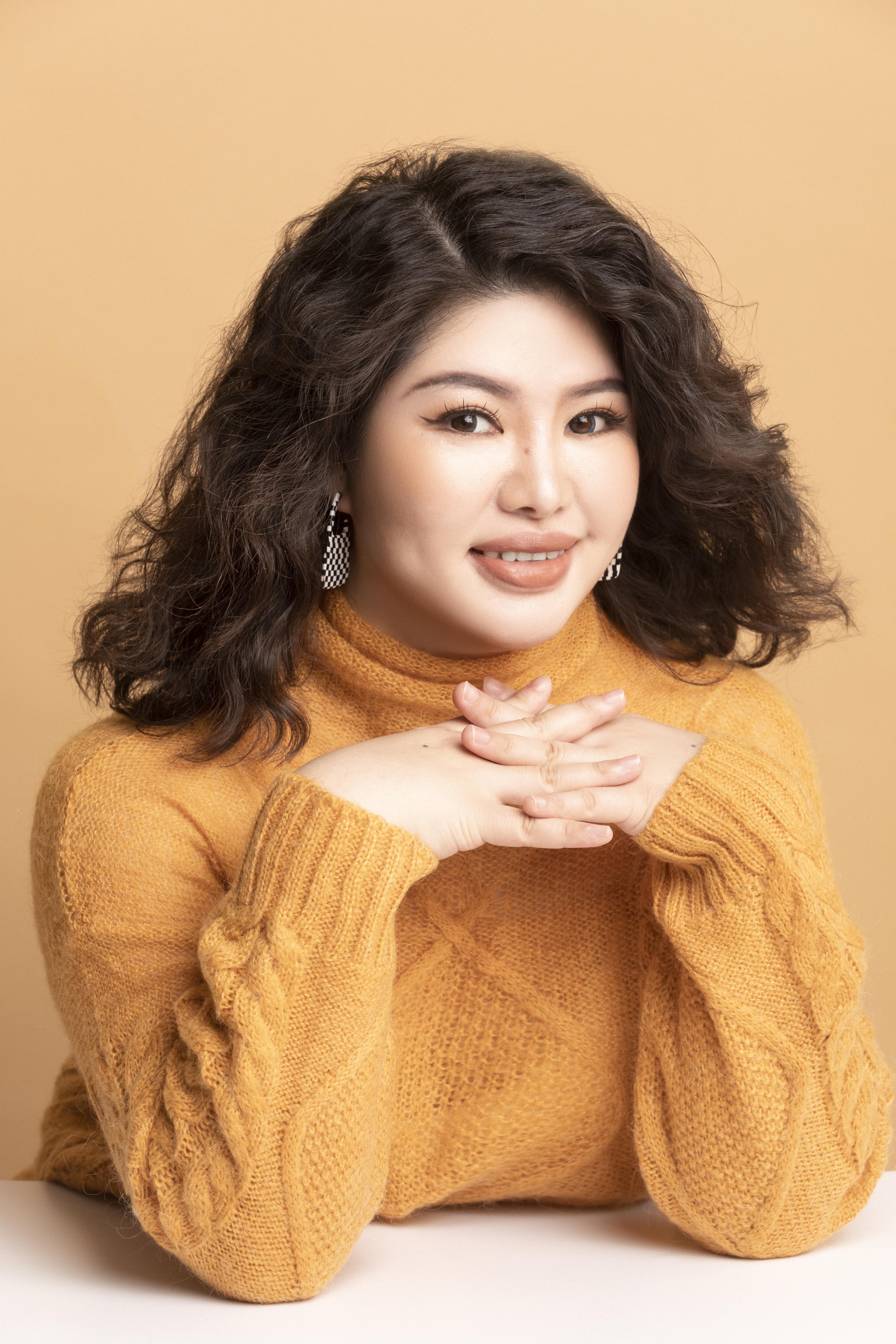 刘春清宋嘉其著名节目主持人影视制作人歌手宋嘉其"我们的新时代"2023