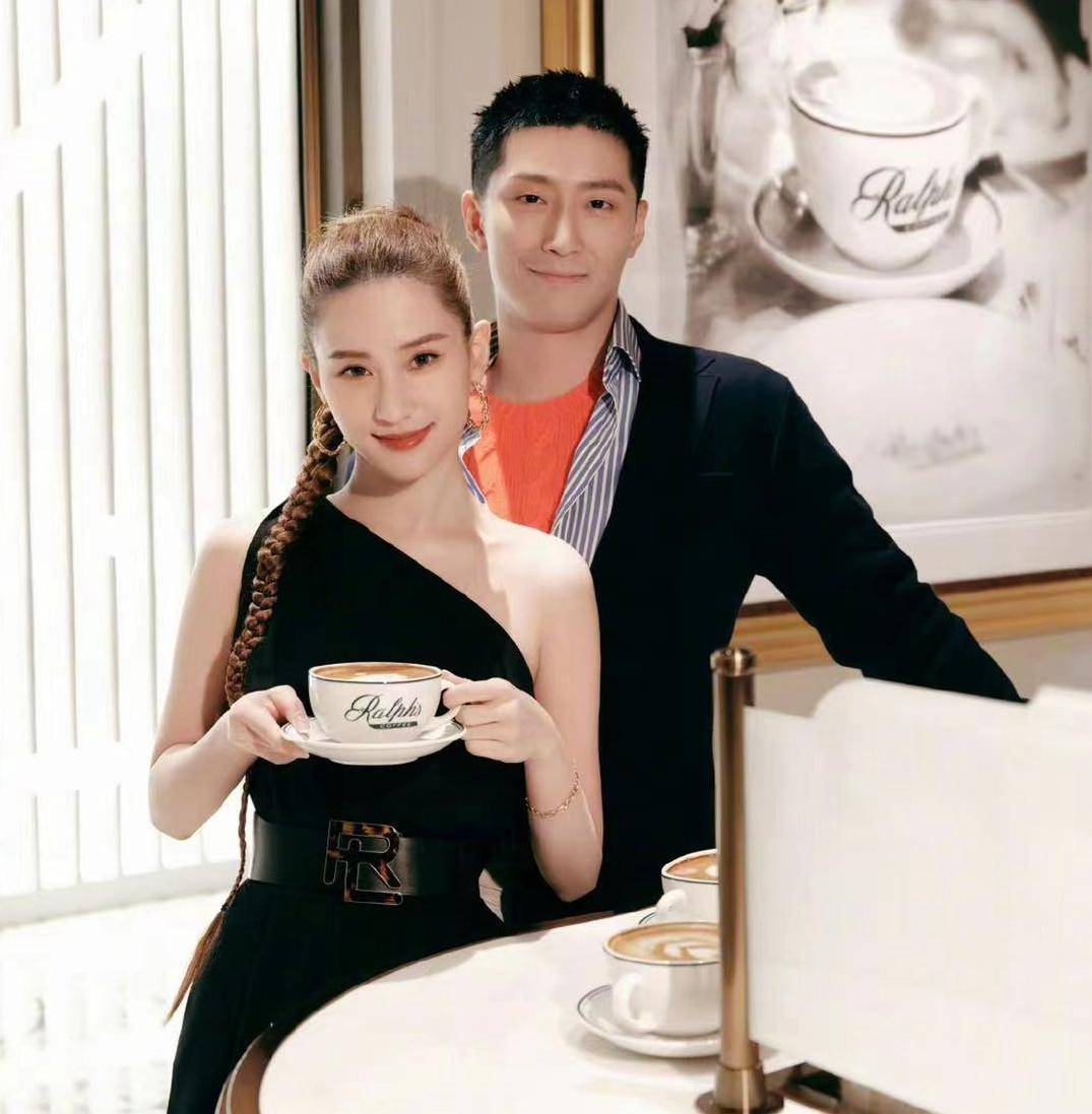 何超莲窦骁约佘诗曼到平价小吃店聚餐,邀请阿佘出席婚宴