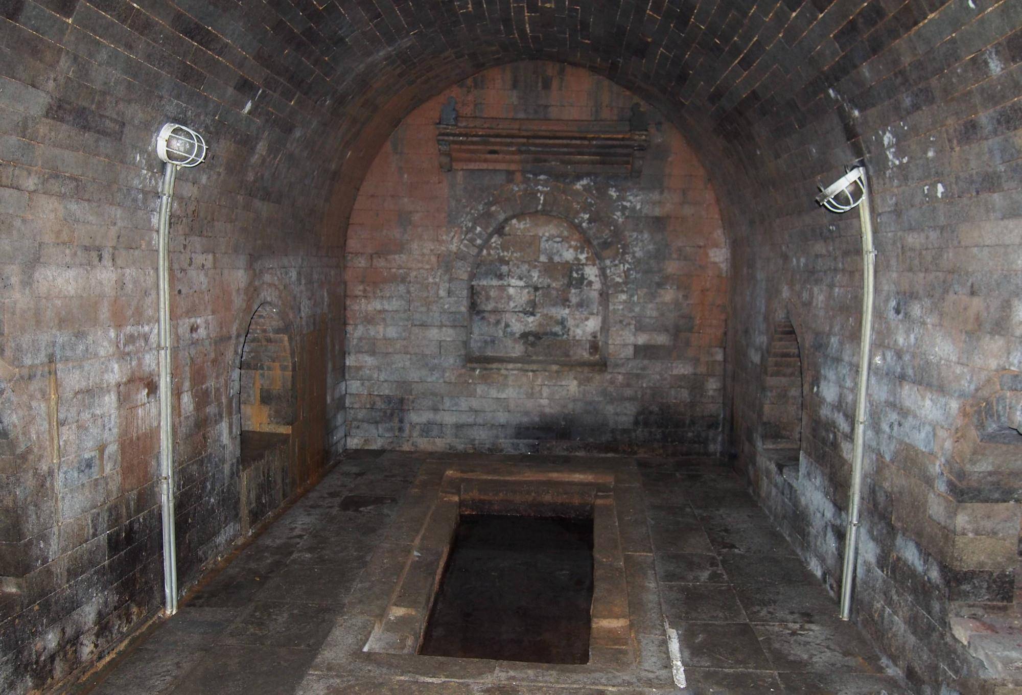 南京54平米的小墓为何耗费30年时间,还借调了抽水机和挖掘机?