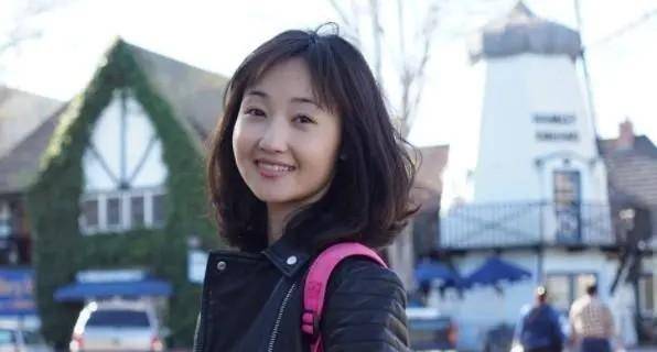 在《正阳门下》中,范琳琳扮演的关小关给人留下了清新靓丽的印象,再加