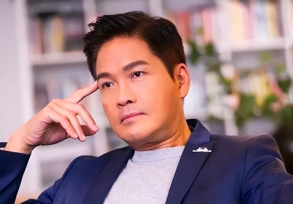 香港主持人郑启泰突然离世终年56岁,三天前才宣布向女友求婚成功