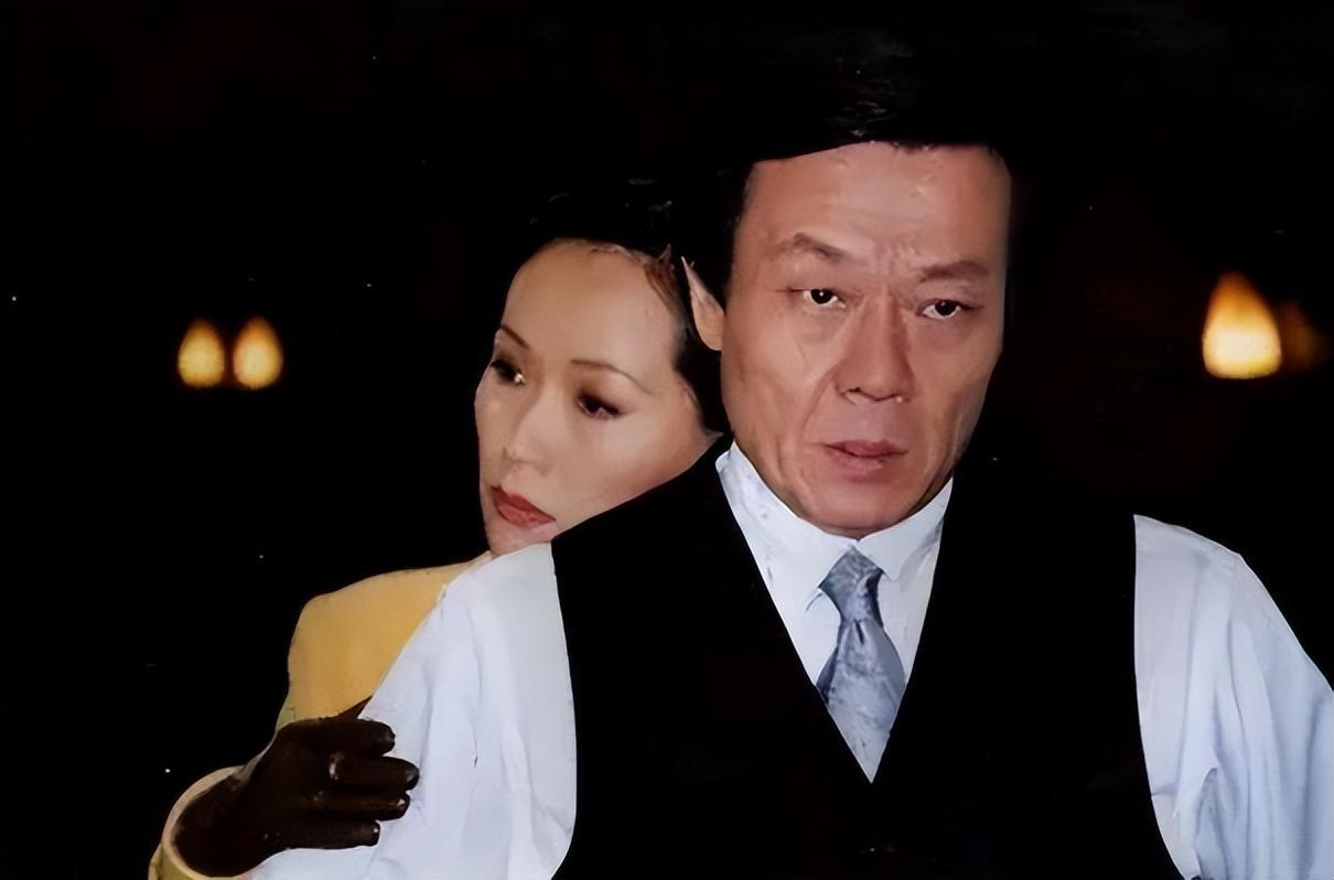 坐拥双妻的寇世勋:两个妻子和谐背后,全靠我楼上楼下来回跑