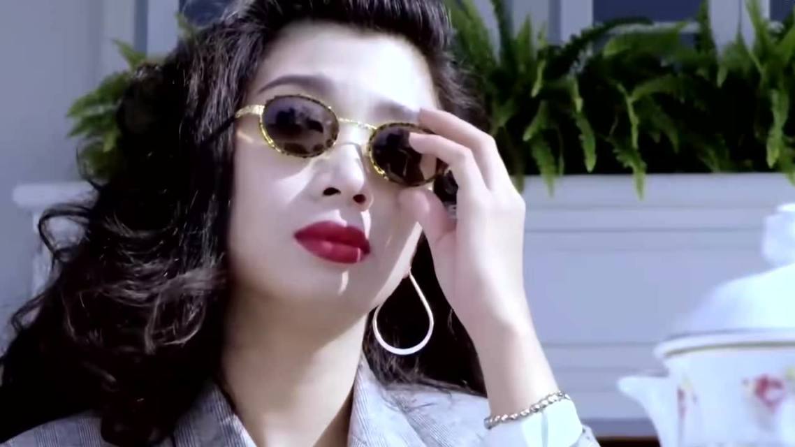 "艳后"吴家丽:拒当成龙情妇,前任出轨后猝死,如今61岁仍单身