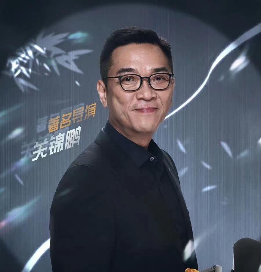 关锦鹏导演回应健康抱恙,膝盖受伤,团队拜托张颂文帮忙搀扶