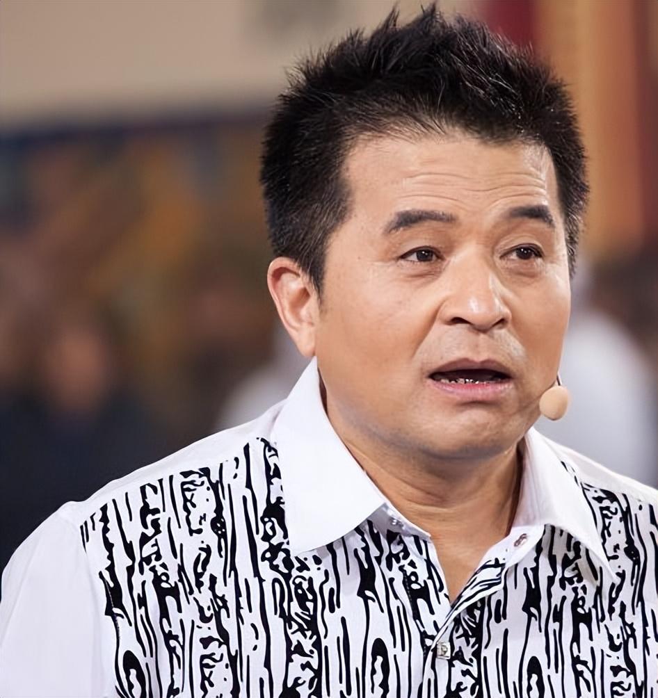 从国民主持到默默无闻,8年前离开央视的毕福剑,如今过得如何?