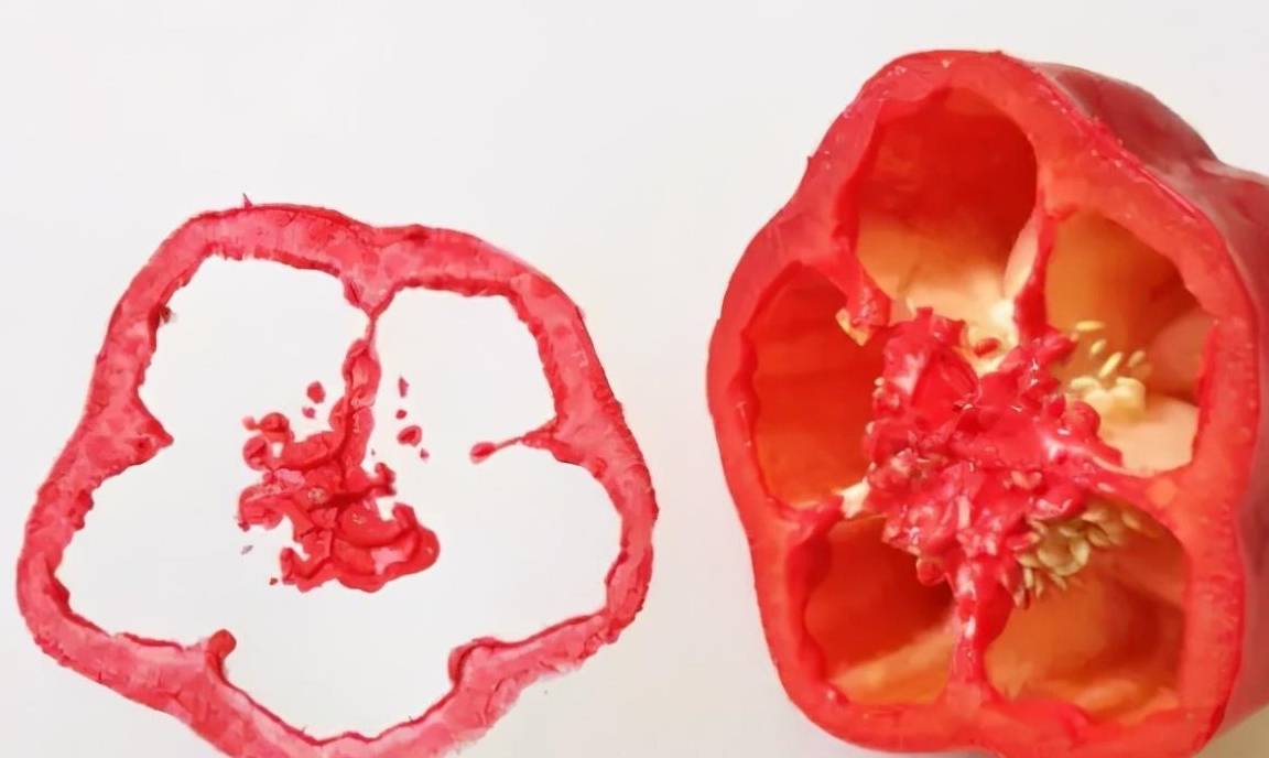 彩椒也是非常适合用来玩拓印画的蔬菜