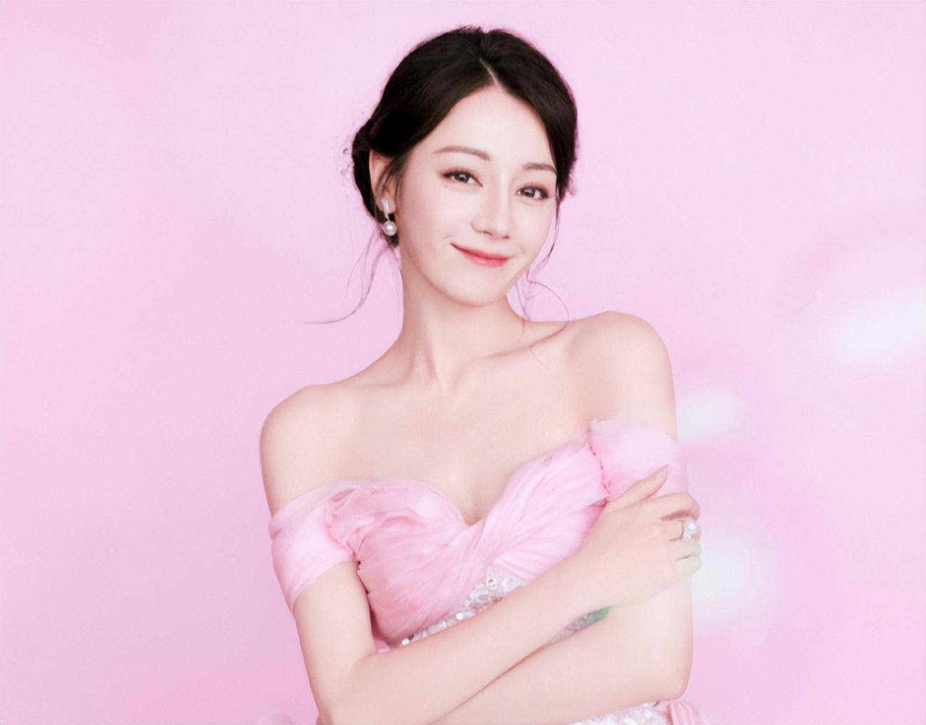 2023年演员播放量统计,杨紫和迪丽热巴竟没入榜,女演员她最高