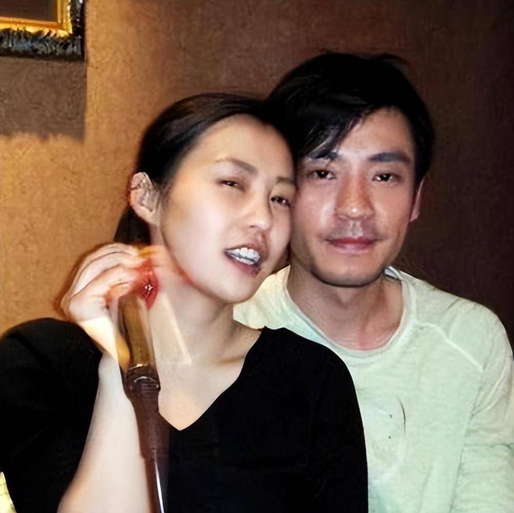 他娶过郝蕾,爱过王珞丹,负了殷桃,没想到38岁时娶了小12岁的她