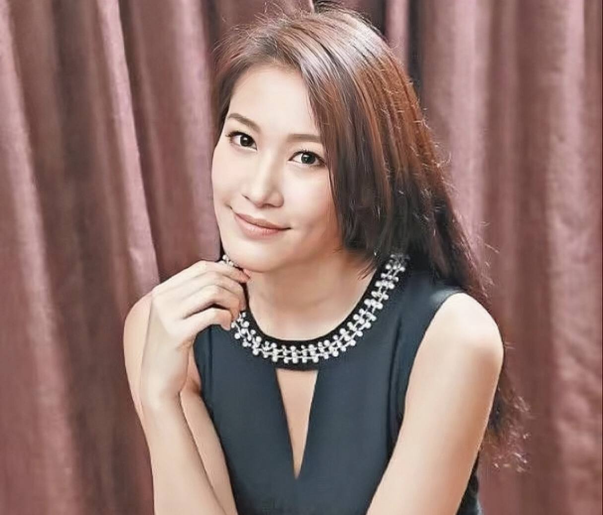 最后,小编也要再一次恭喜周美欣迎来了自己人生新的阶段.