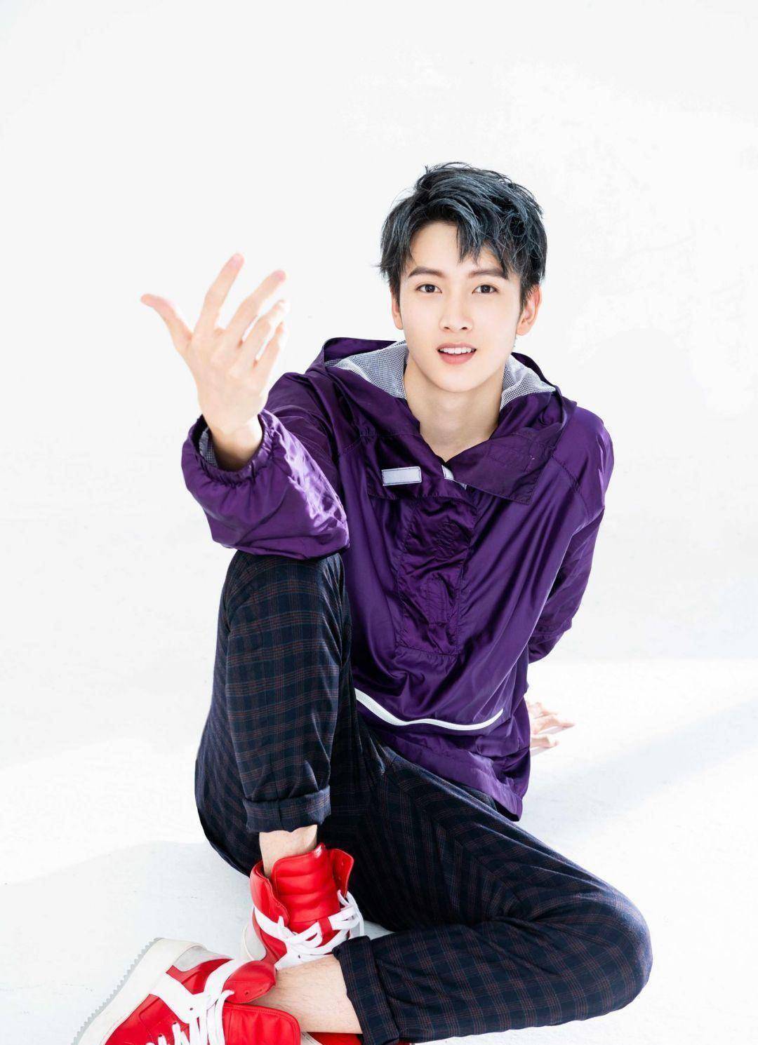 unine成员陈宥维参加《演员请就位》,被点评抽泣像嚼口香糖