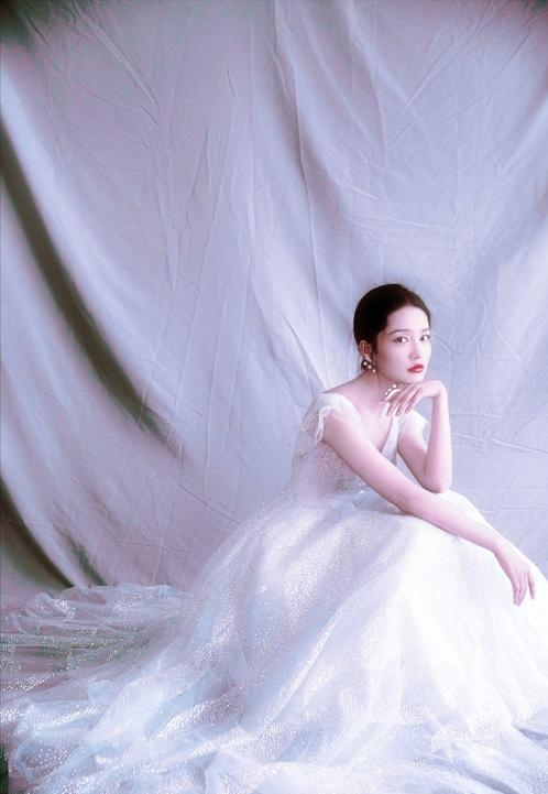 没想到,2023年8月刚开始,32岁李沁就以这样的方式,败光观众缘 没想到,2023年8月刚开始,32岁李沁就以这样的方式,败光观众缘