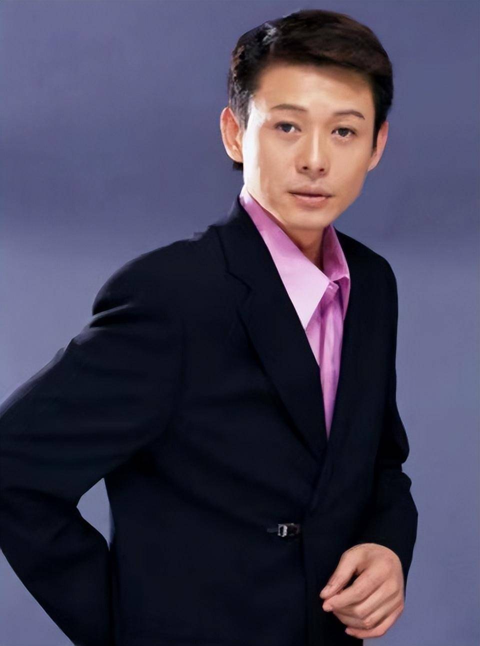 程前分手28年:他再娶小20岁女子51岁做父亲,前妻的人生状况怎样