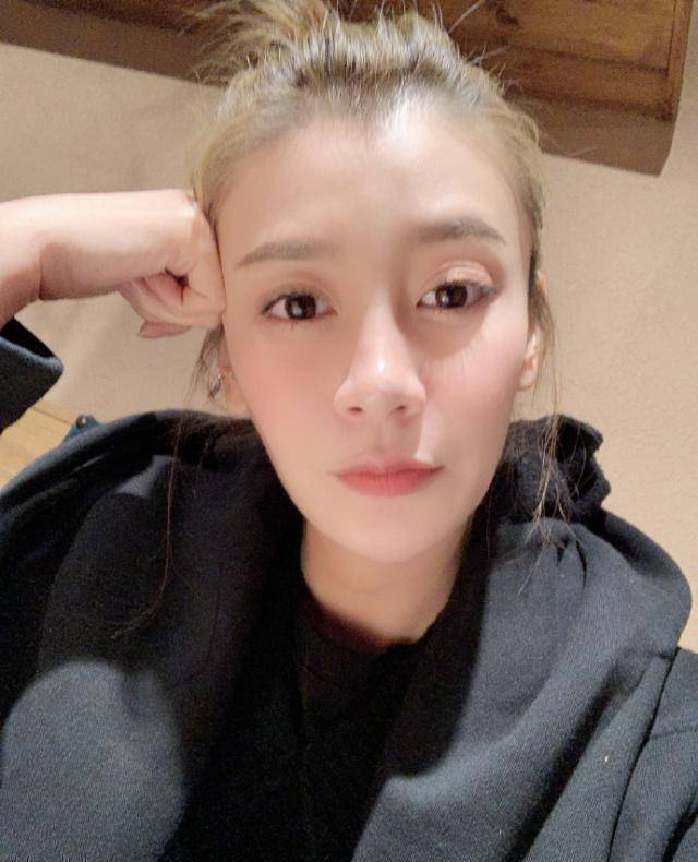 焦俊艳,张小斐尬聊30岁女演员现状,曹云金妻子的话成了争议焦点