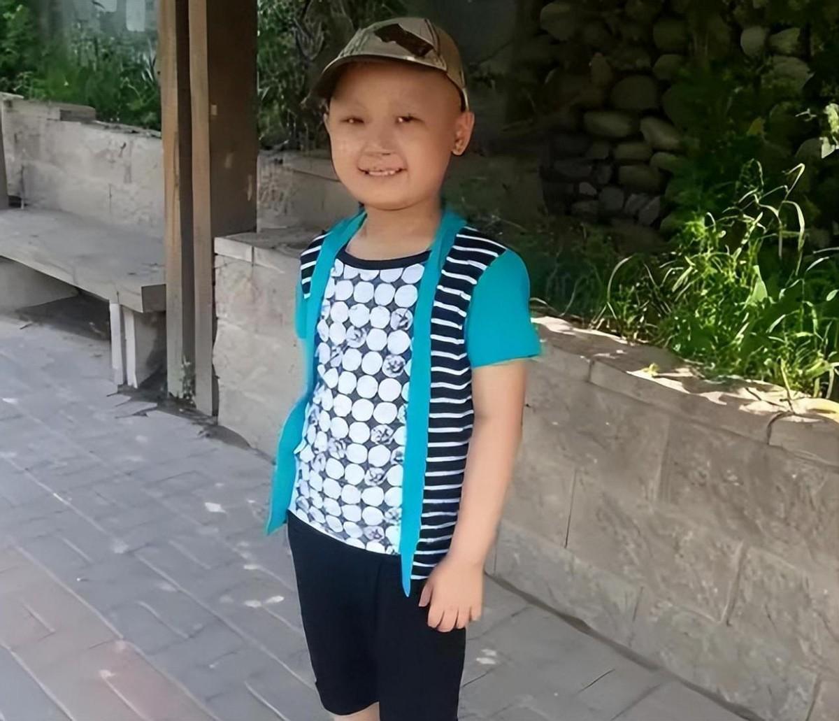 "年画宝宝"邓鸣贺:6岁上春晚8岁离世,患病时还在继续演出