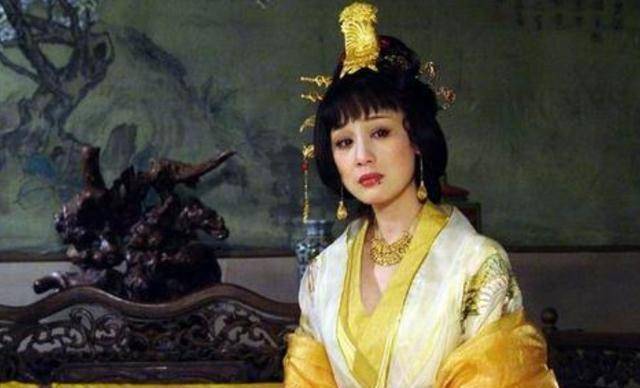 原创"容妃"李建群去世,婚姻坎坷无儿无女,曾扮演4岁杨幂的母亲