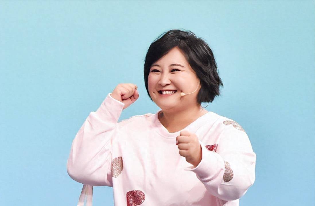 贾玲不会回去了,搞笑梗都围绕她的胖来的,现在注重自己的感受了
