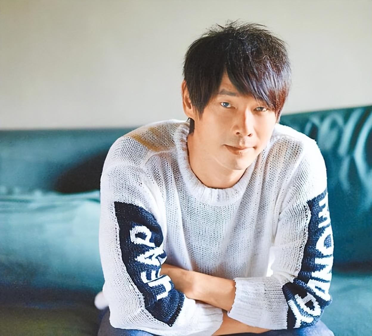 著名歌手黄品源:中年离婚不离家,引来网友非议