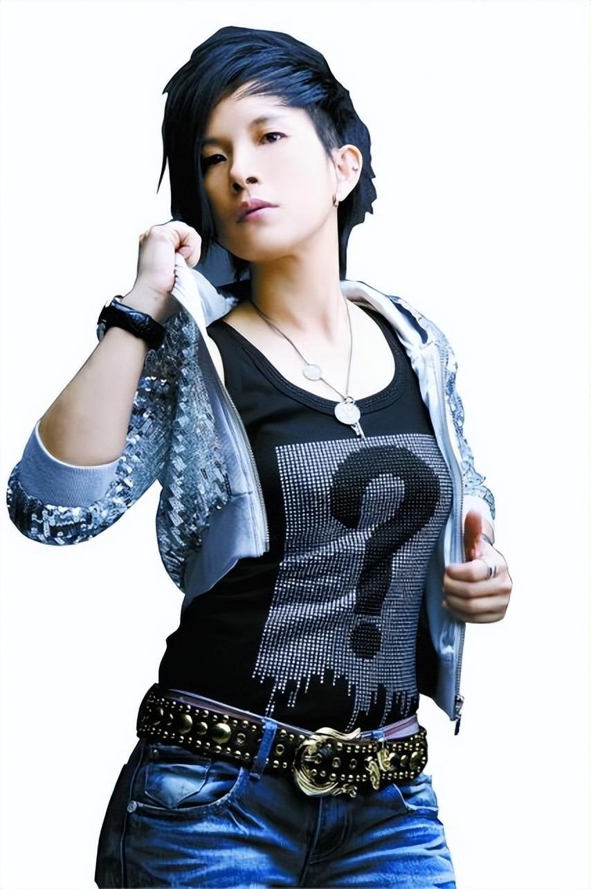 男女通吃的潘美辰,一张满脸胡茬的照片,彻底撕下了她的遮羞布