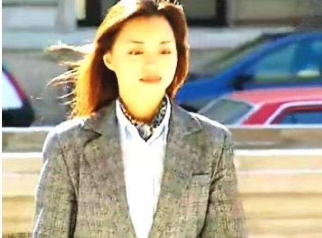 董卿年轻时候的照片被曝光,网友高呼这颜值不当演员可惜了