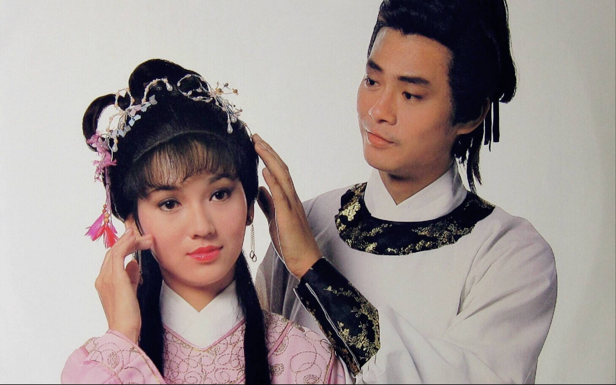 "玉面书生"郑少秋,曾陪赵雅芝看妇科,两任妻子无缝衔接
