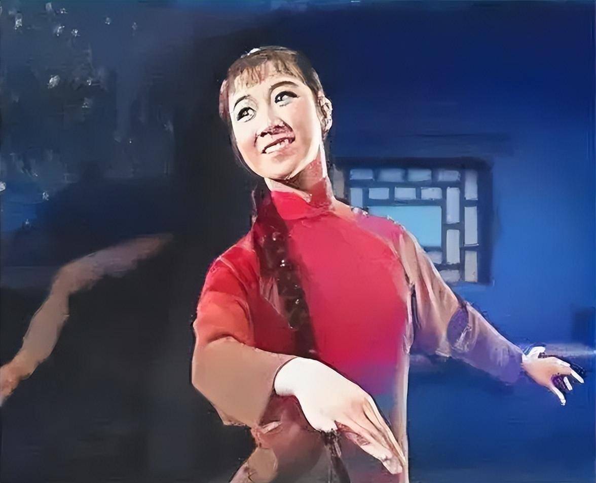 茅惠芳1948年出生于上海,父母都是普通工人,家有兄弟姐妹多人.