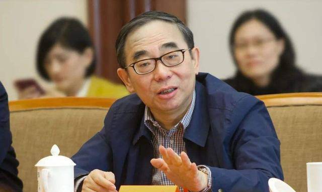 当年孙飘扬接手连云港制药厂的烂摊子时,国内制药厂普遍落后,医药市场