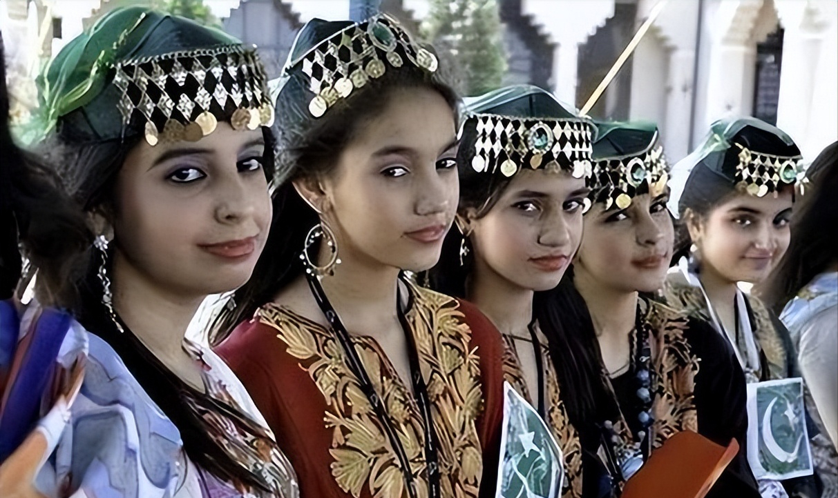 巴基斯坦人很奇怪中国人身上为何没味道,难道用什么掩盖住了吗?