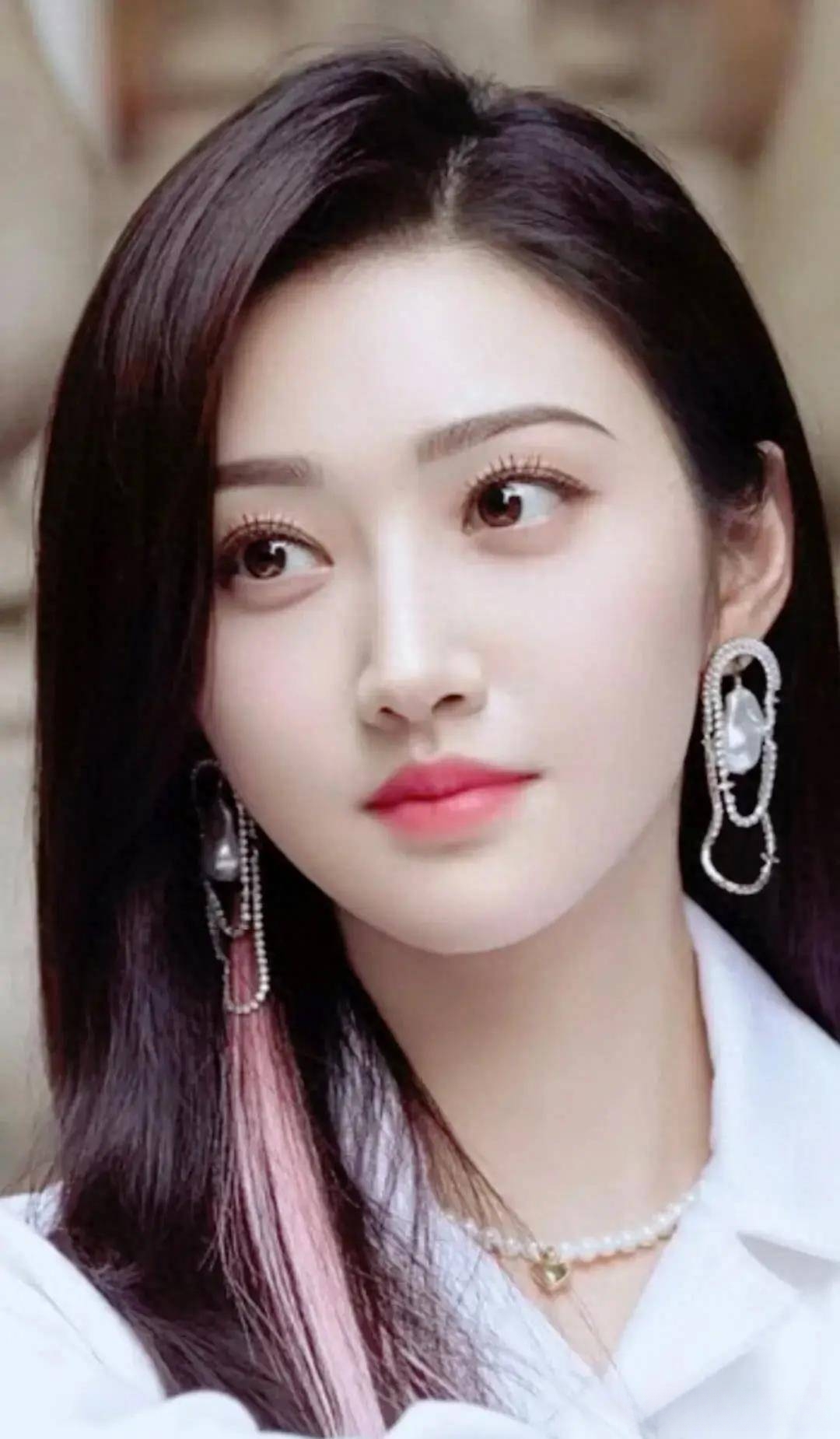 景甜的美貌是一种独特的,具有令人难以抗拒的魅力