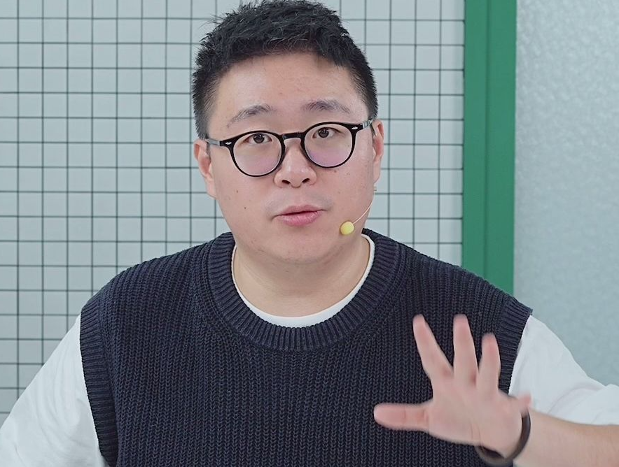 但是,别看郝劭文现在沦落到网红带货的地步.