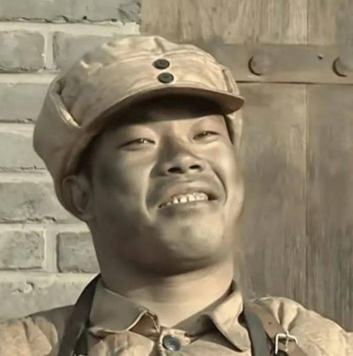 俺们的战利品,到后面仓库门口被打,在到后面李云龙撑腰,给对面两耳光