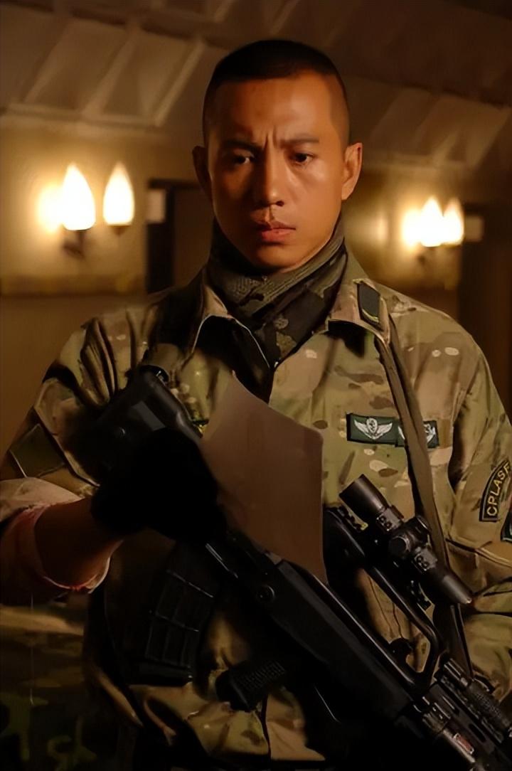 谷智鑫带着练好的身体站到了导演刘猛的跟前,让刘猛直接将小庄这个