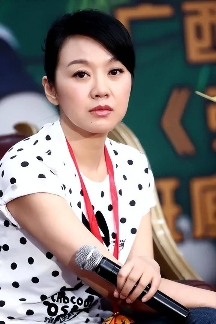 邹伟与闫妮离婚19年,他再婚生子获幸福,她情路坎坷至今未婚