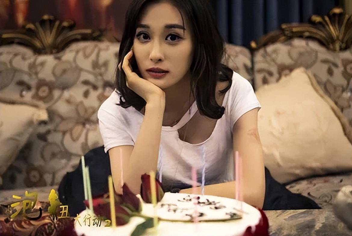 隆妮陷"陪睡"风波,被于和伟冷落片场摆架子,生图曝光下巴歪斜