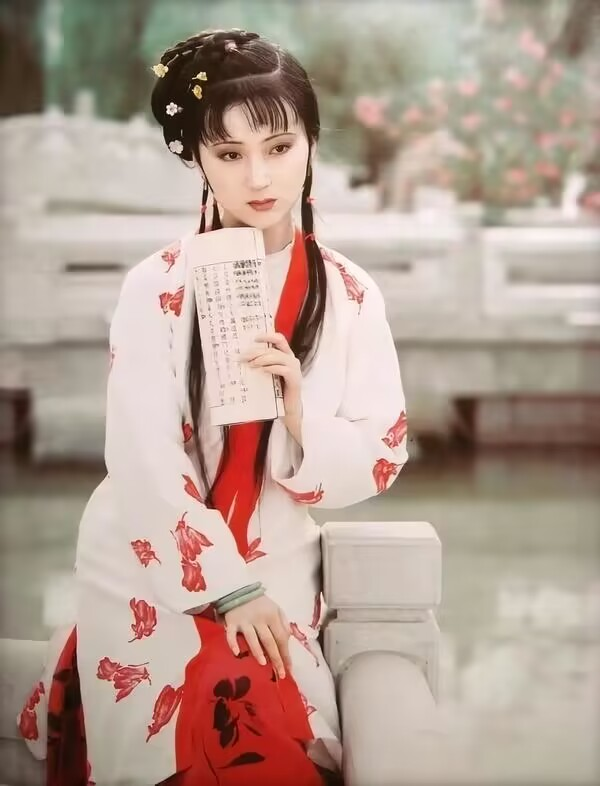 看完"林妹妹"的现代装,才知道陈晓旭到底有多"脱俗"