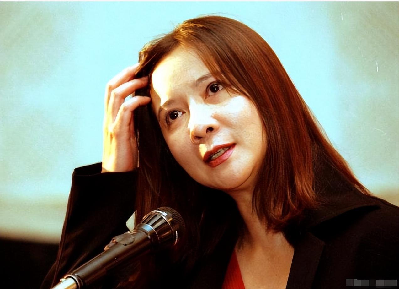 个个顶着一张“假脸”,这几位女演员,求求不要出来演戏了(图15) 个个顶着一张“假脸”,这几位女演员,求求不要出来演戏了(图15)