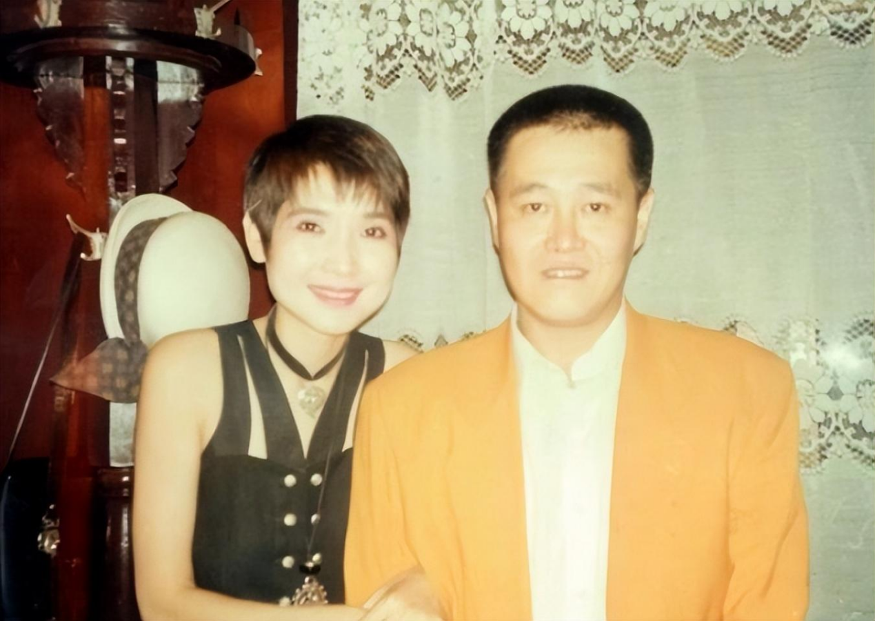 赵本山女儿赵玉芳:倒贴300万下嫁穷小伙,结婚15年被丈夫宠成宝