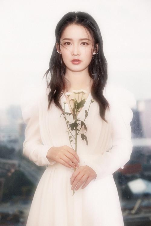 没想到,2023年8月刚开始,32岁李沁就以这样的方式,败光观众缘 没想到,2023年8月刚开始,32岁李沁就以这样的方式,败光观众缘