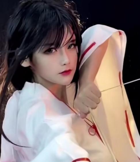 网红小慧君是一位拥有1300多万粉丝的网红,曾经因为