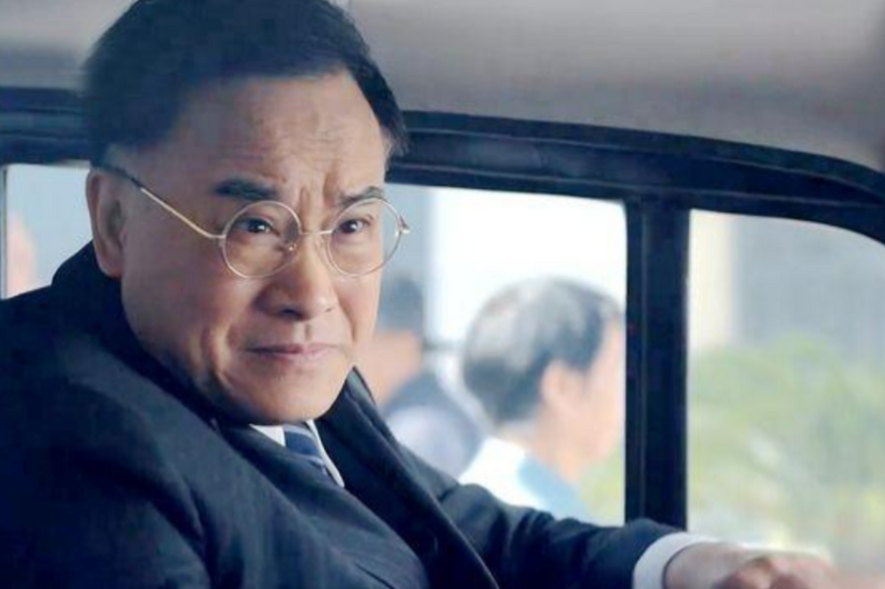 那时的施羽,几乎跟所有的娱乐说起了再见,他的生活中,除了学习之外,也