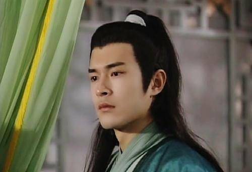 的他,找到青青,决定放弃一切,带着青青离开,而最后,为了制止任天行,又