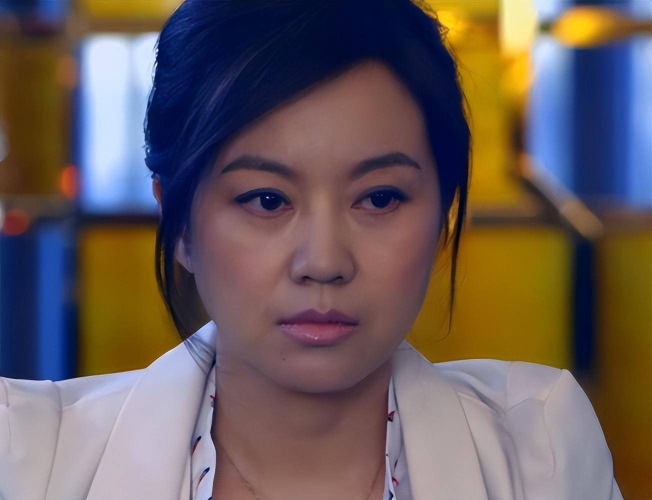 邹伟与闫妮离婚19年,他再婚生子获幸福,她情路坎坷至今未婚