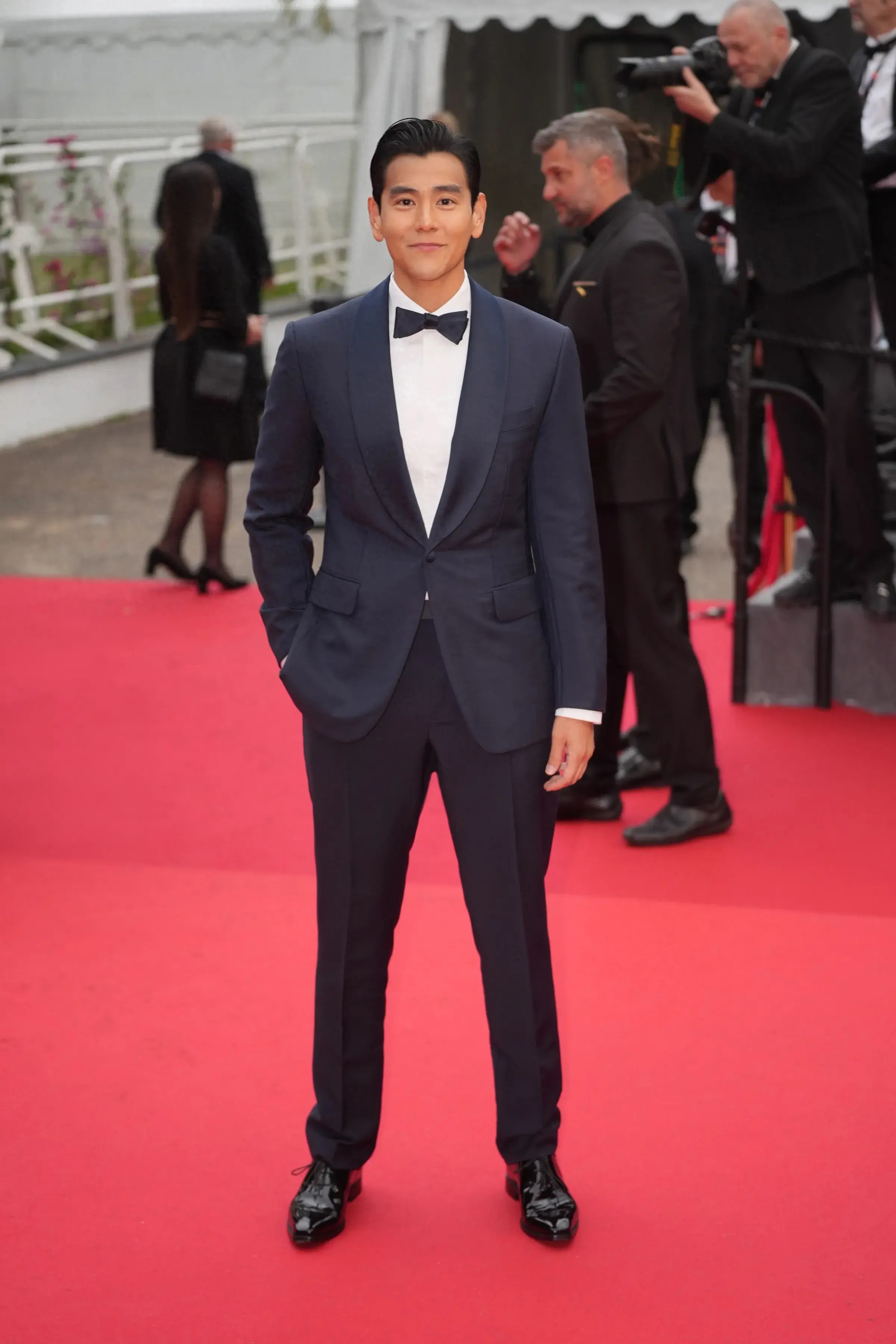 著名演员彭于晏身着 berluti 亮相第 77 届戛纳国际电影节