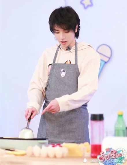 华晨宇采访给自己厨艺评级无敌战神,宁愿写不出歌也要吃的竟是它