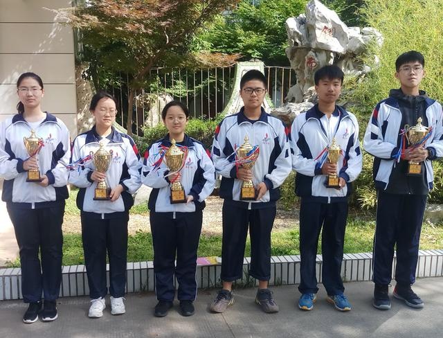 学生早晨的上课时间被推迟,可家长得知放学时间后崩溃,难以接受