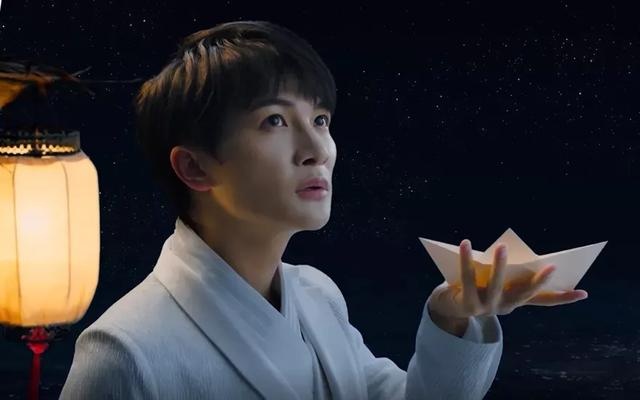 群“屏”拱月,皓月、烟火、舞台再现“海上生明月”
