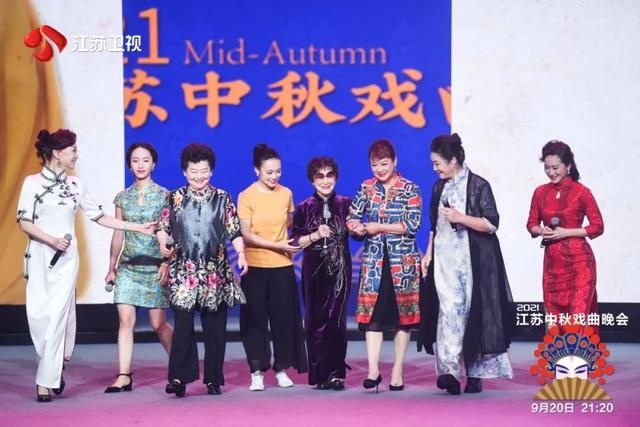 群“屏”拱月,皓月、烟火、舞台再现“海上生明月”