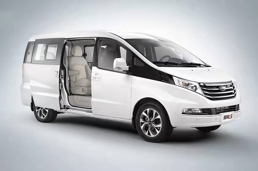 同时,新车车标使用了"refine"车标.