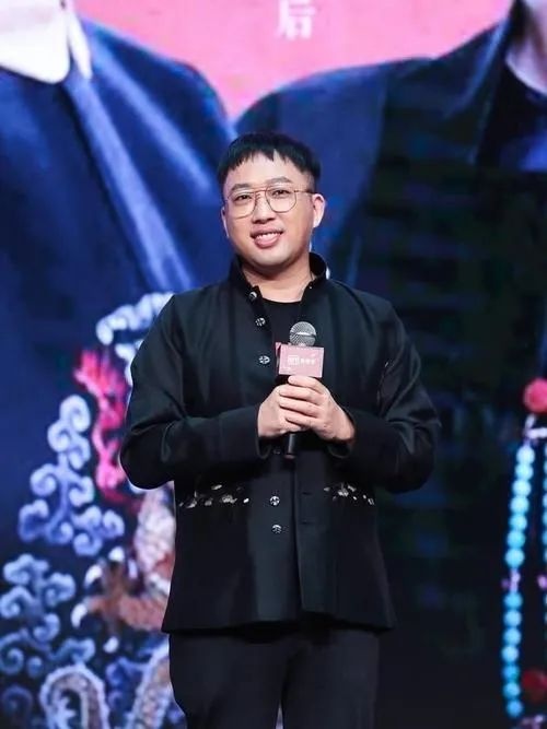 于正发白鹿照片称她是自己最好的作品,网友不满认为他蹭白鹿热度