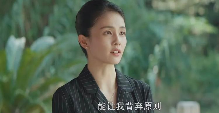 于正发白鹿照片称她是自己最好的作品,网友不满认为他蹭白鹿热度