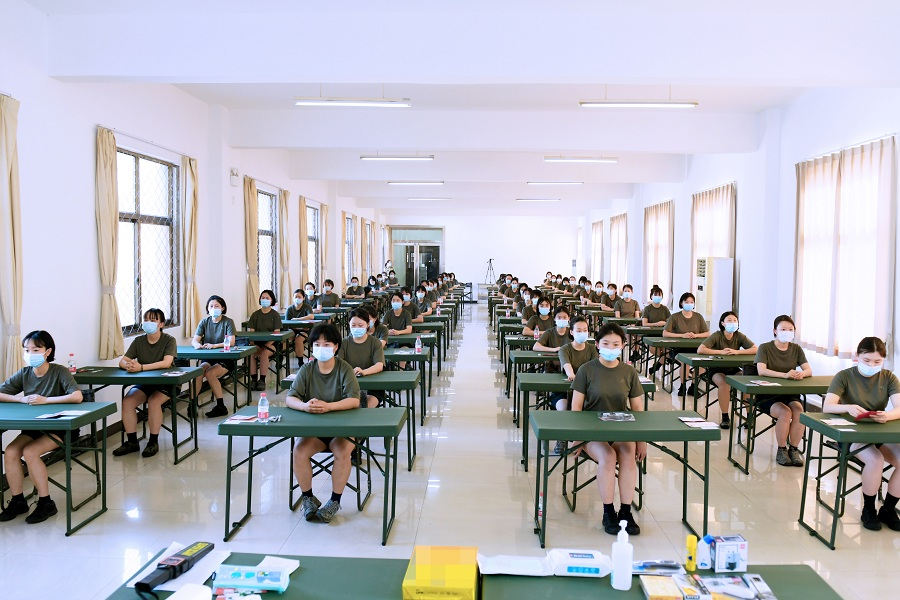 火箭军2022年大学毕业生士兵提干考试,上千名考生走进考场